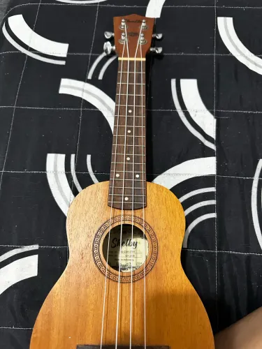 ukulele soprano Shelly (modelo SU-21M)