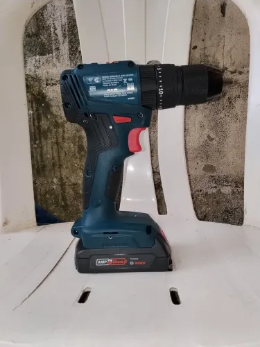 Vende-se furadeira profissional nova