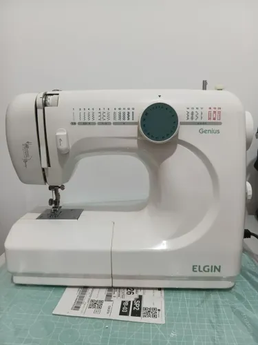 Máquina de Costura Elgin