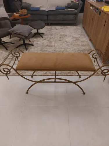 Recamier lindo, ouro velho com estofado em camurça cor camurça, impecável. Serve para qu