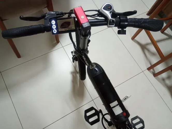 Bicicleta elétrica dobrável