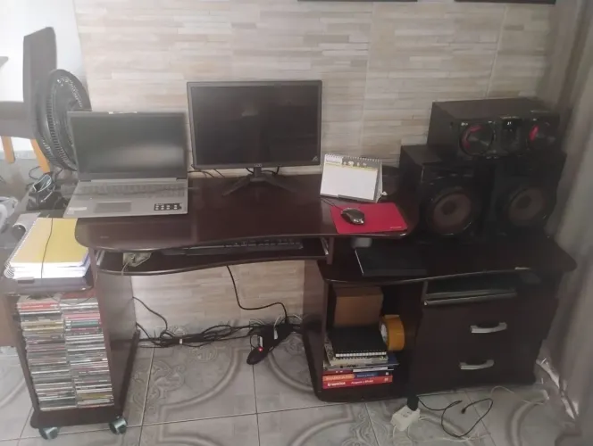 Mesa de Canto para Computador / Escrivaninha com Gavetas (Ler descrição)