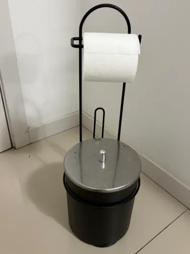 Lixeira de banheiro moderna