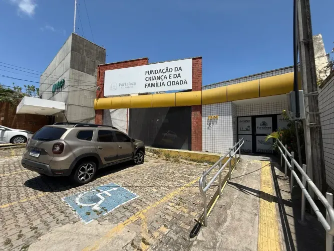 Vendo ou Alugo predio comercial dois andares na pontes vieira com 11 salas