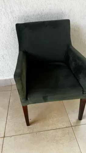 Vendo duas poltronas de Veludo Verde. Semi novas cada uma 450,00