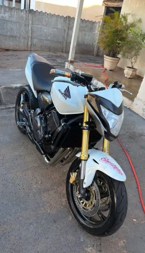 **? OPORTUNIDADE HORNET?**