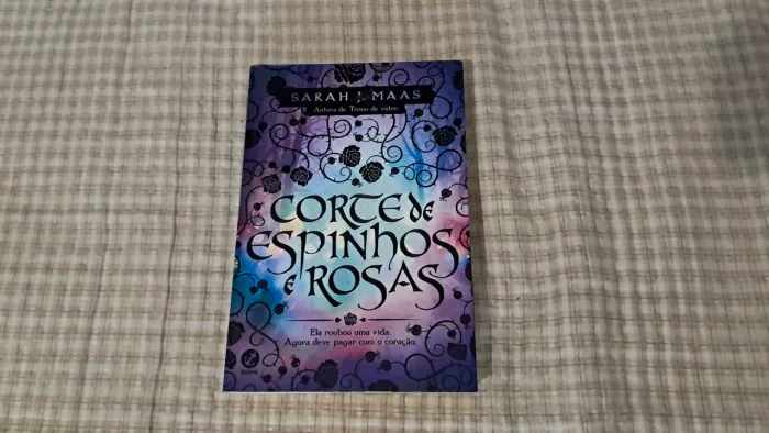 Livro Corte de Espinhos e Rosas