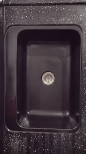 Vende se pia para cozinha de granito de 2 metros.