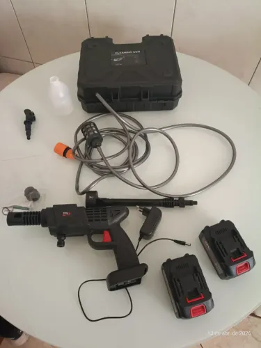 Lavadora de Alta Pressão Sem fio, com 2 baterias recarregáveis, maleta, mangueira