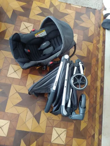 Kit Carrinho de bebê + bebê conforto INFANTI