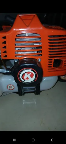 Roçadeira Nakasaki 750 completa. Com lâminas moto-poda e carretel nylon