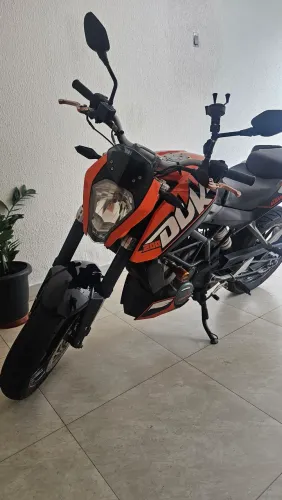 Duke 200 muito conservada