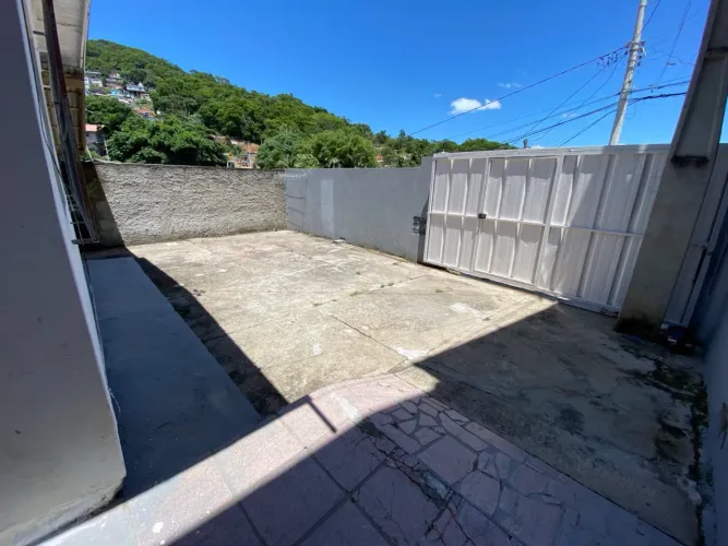 3 kitnets + terreno livre para construção (505m2)