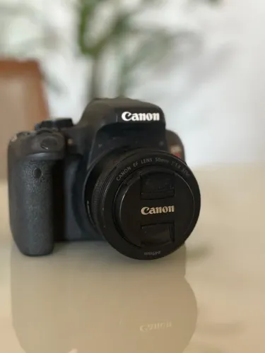 Máquina fotográfica Cânon T7i 