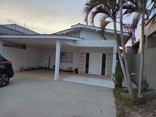 Casa em condomínio fechado