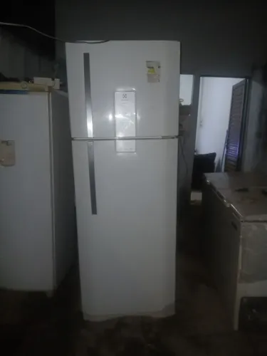 Vende geladeira Electrolux 459 litros semi nova entregamos...