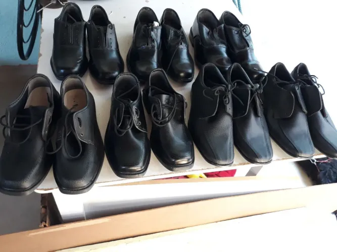SAPATOS DE COURO.