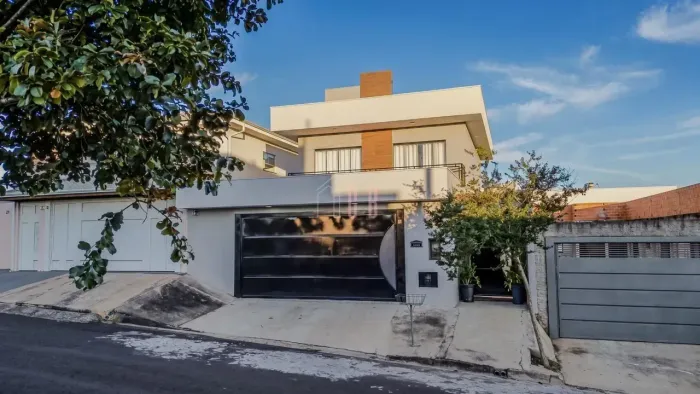 Casa à Venda e Locação | Livia I