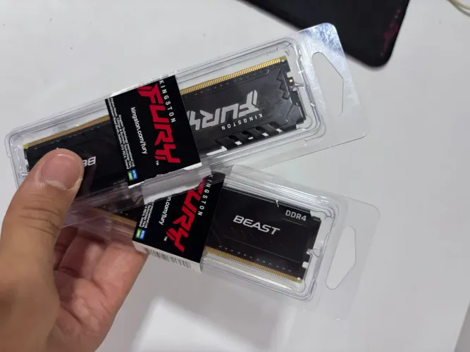 Memória RAM Kingston Fury 16GB Pichau Semi Novo - Bom estado Barato(2x8GB) 3200MHz CL14