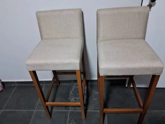 Conjunto com 2 banquetas