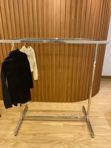 Arara para loja de roupa 