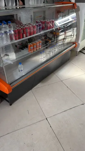 Suqueira e balcão refrigerado 