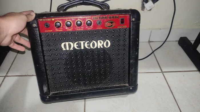 Cubo de guitarra e baixo venda ou troca em guitarra