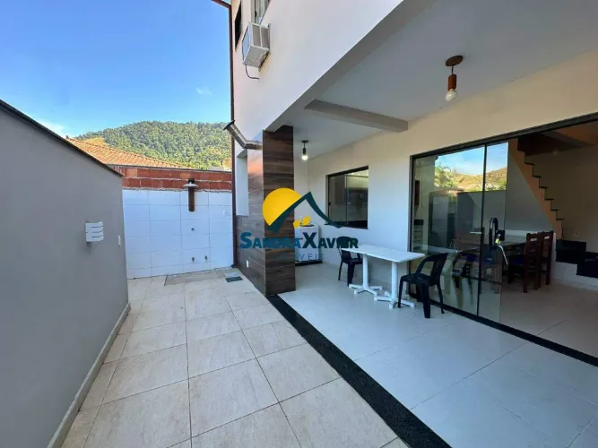 CASA A POUCOS PASSOS DA PRAIA COM 2 SUITES EM CONDOMINIO FECHADO