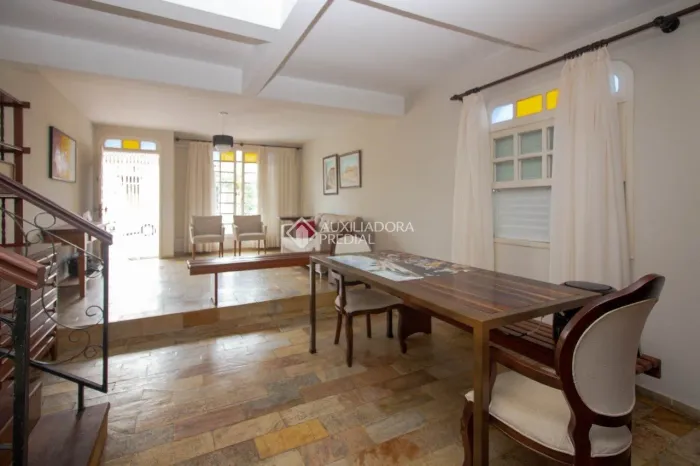 Casa à venda: 4 quartos com 2 suítes no Centro de Florianópolis/SC