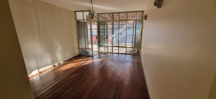 Casa no Guará 2 (Guará II) na QE 28, 3 quartos, sozinha no lote