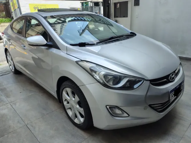 Hyundai Elantra GLS 1.8 16V Aut. 2013