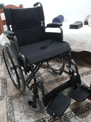 Cadeira de rodas 100% nova nunca foi usada
