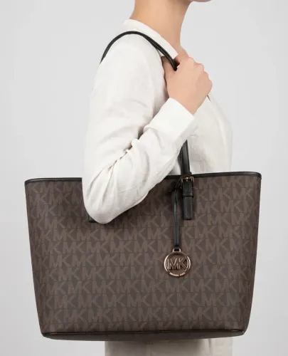 Bolsa Michael Kors tote marrom com monograma