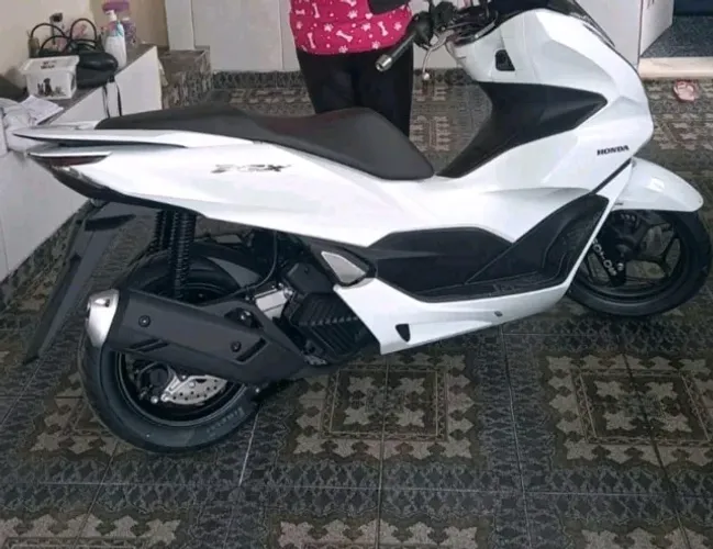 Honda PCX 2024 - Única Dona