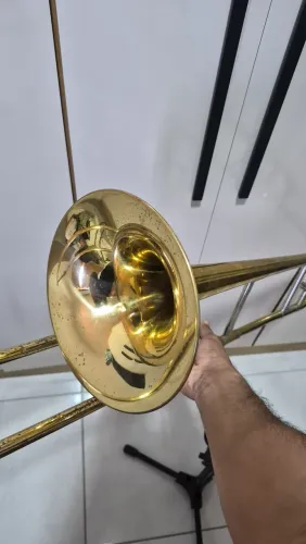 Trombone quasar