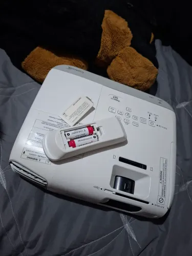 Projetor epson S27 valor 2.200 novo custa 3.400