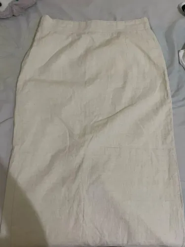 Saias e vestido utilizados apenas uma vez!