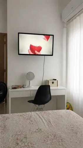 Mesa/ escrivaninha/mdf com cadeira