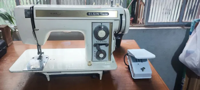 SugeridoMáquina de Costura Elgin Super Zig-Zag (De Bancada) + Pedal Funcionando