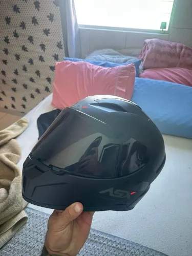 Capacete asx 600 Reias acompanha o Intercomunicador.