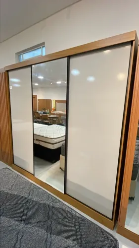 GUARDA ROUPAS COM PORTAS DE CORRER, OPORTUNIDADE 