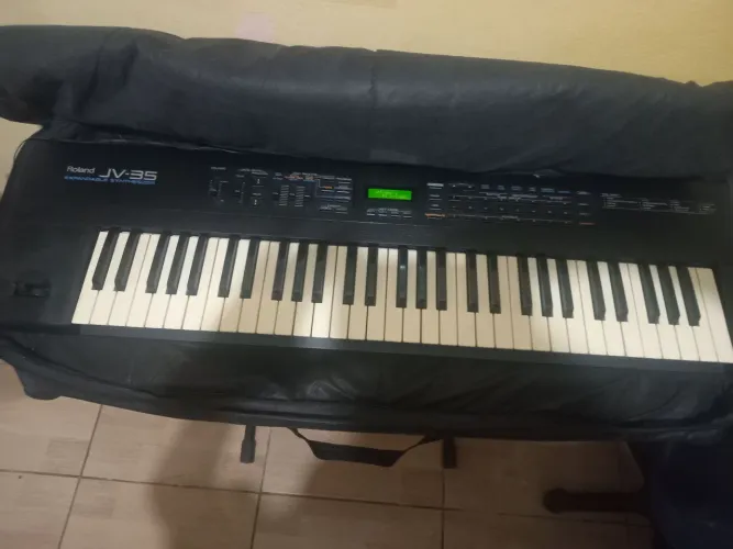 Sintentizador Roland JV 35