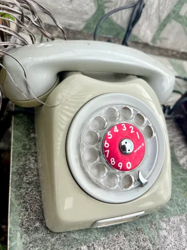 Telefone antigo de disco - Ericsson do Brasil - Peça vintage original