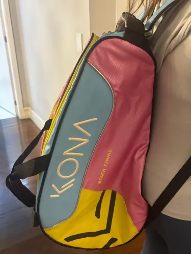 Raqueteira Beach Tennis Kona Rosa, Azul e Amarela - Mochila
