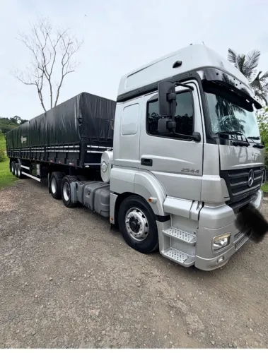 **VENDO CAVALINHO MERCEDES\-BENZ AXOR 2544 S - ANO 2010**