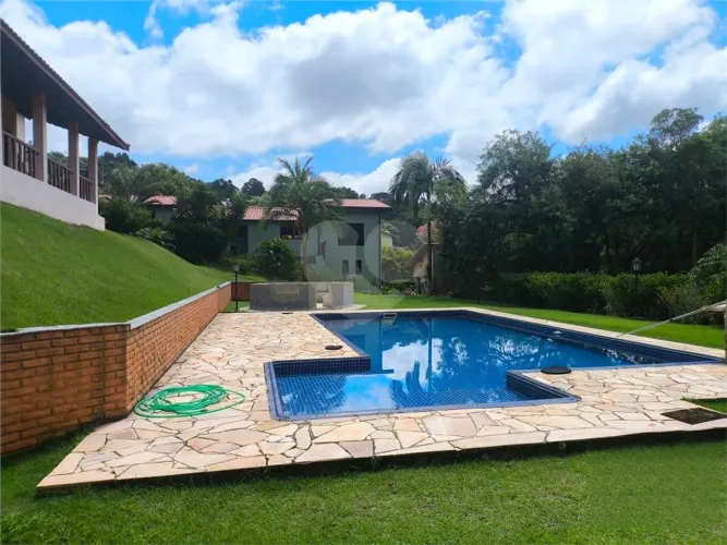 Casa à venda com 3 suítes no condomínio Granja Verediana, Ibiúna - SP