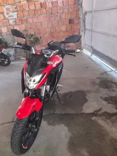 Vendo essa linda moto