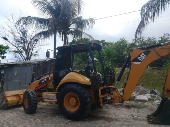 Retroescavadeira CAT