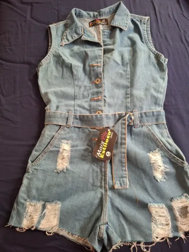 Vendo 1 conjunto e 1 macaquinho