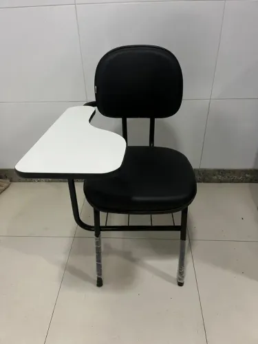 Cadeira escolar com braço acochoada aceito cartão 